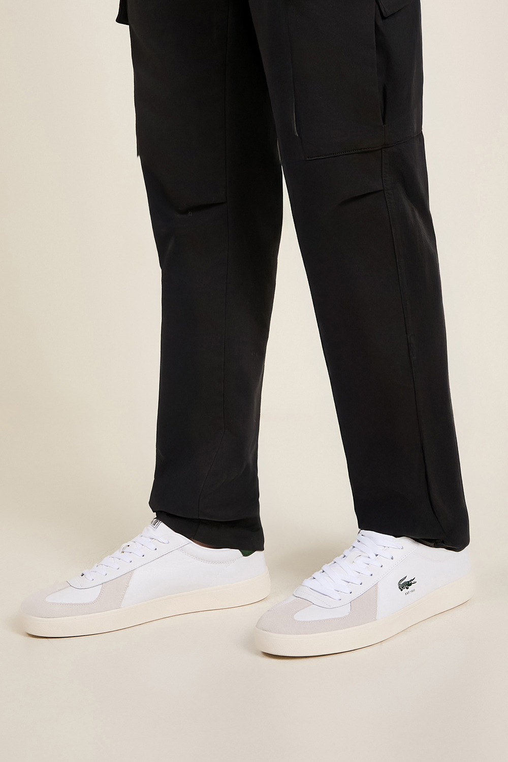 תמונת כל הלוק של נעלי סניקרס